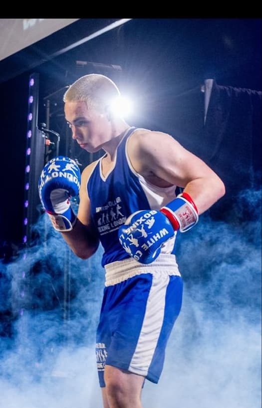 Logan F., Bodyjunkies white collar boxer (0-1)